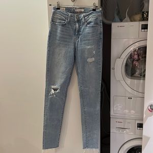 Levi’s high rise distressed skinny jeans